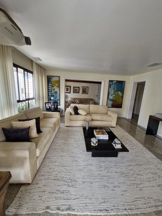 Apartamento com 215 metros, 3 suítes e Home Theater entra a Barra e Ondina.