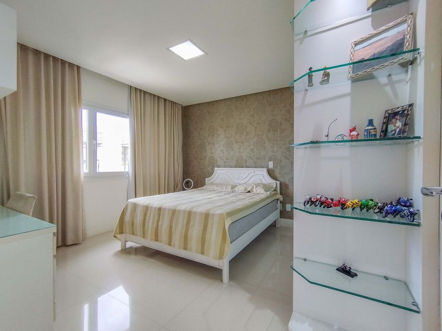 asapara venda tem 300 metros quadrados com 4 quartos em Alphaville I - Salvador - BA