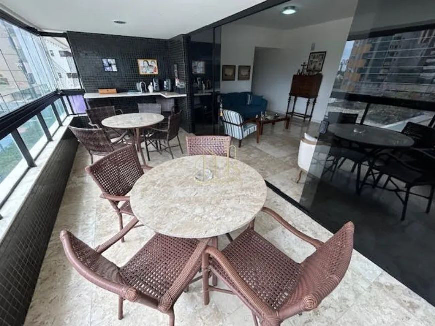 Lindo apartamento com quatro suítes home office armários planejados a venda no Alto do Parque
