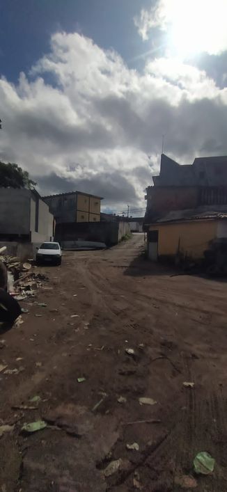 Terreno plano com 2.160 metros quadrados