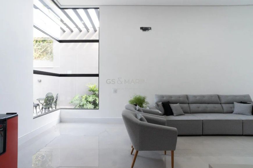 Venda de Casa em Londrina-PR, bairro Mediterrâneo e 510m² Área Terreno