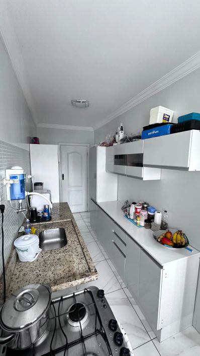Armação, 80m², 3/4 com suíte, varanda, vista livre, dependência completa, andar intermediário