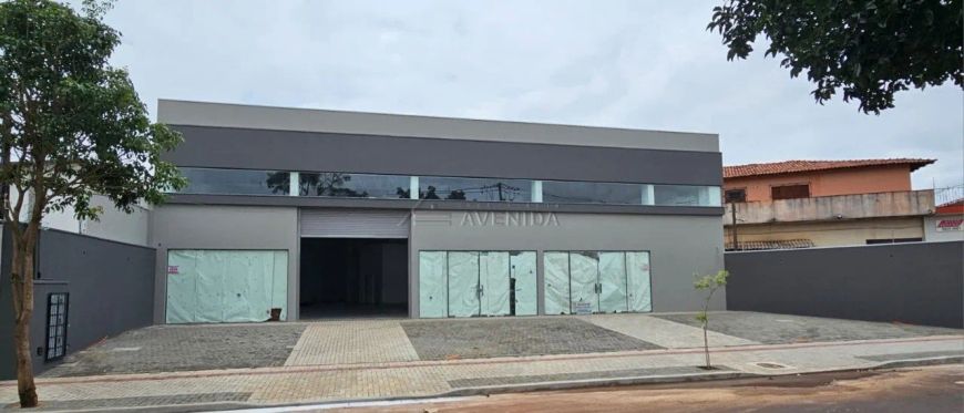 Sala comercial para alugar com 434m² próximo à Avenida Tiradentes em Londrina