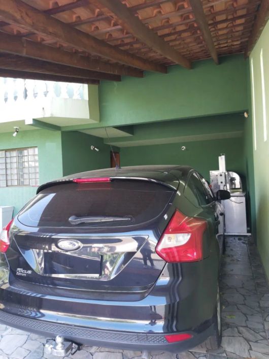 Sobrado bem conservado com 03 quartos sendo 01 suíte na região Sul de Londrina