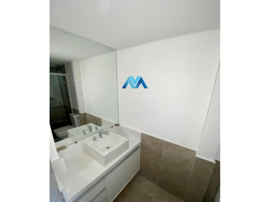Apartamento a venda em Moema com 3dormitórios.