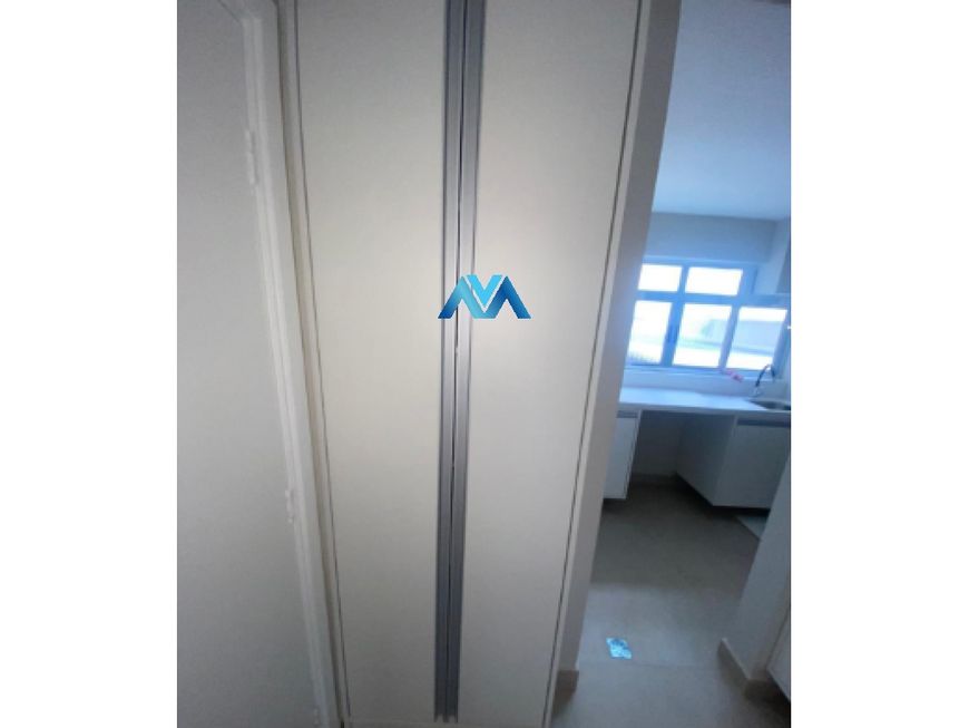 Apartamento a venda em Moema com 3dormitórios.