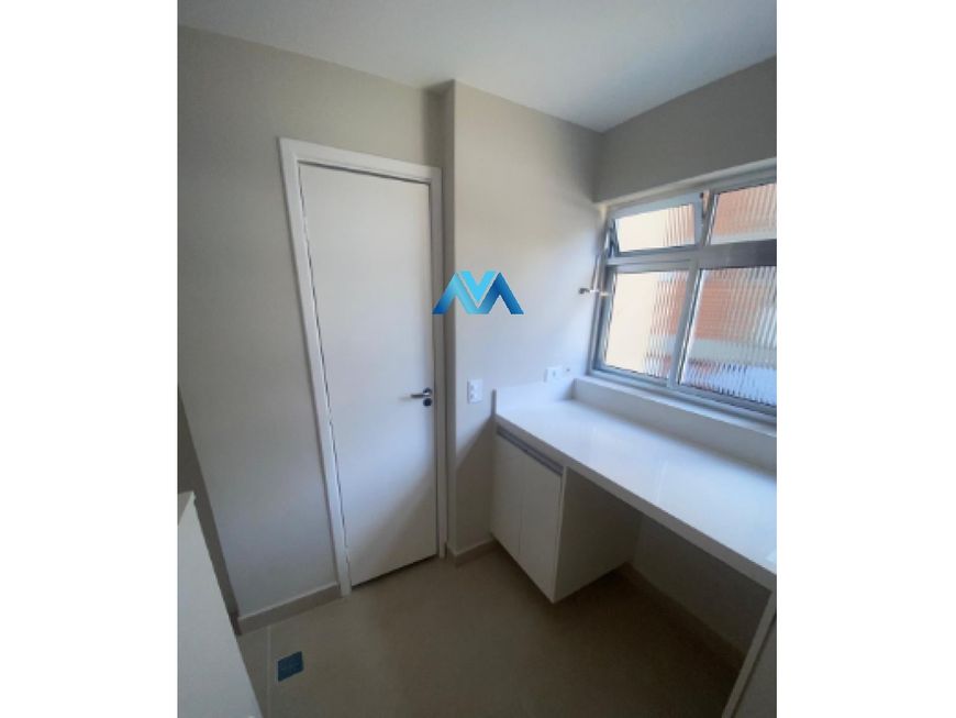 Apartamento a venda em Moema com 3dormitórios.