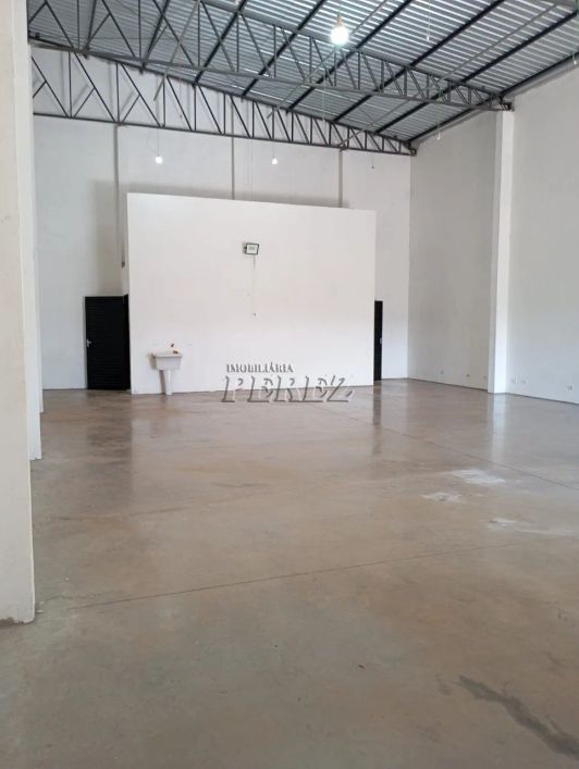 Barracão para alugar na região leste em Londrina.