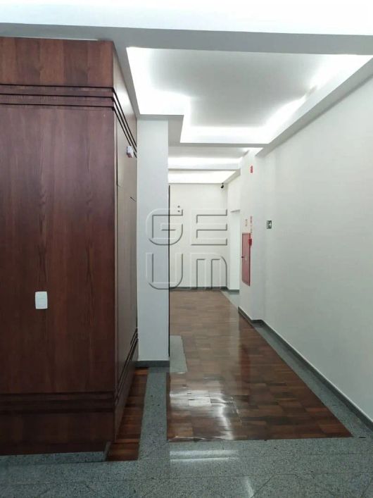 Aluga-se sala comercial no centro de Londrina.