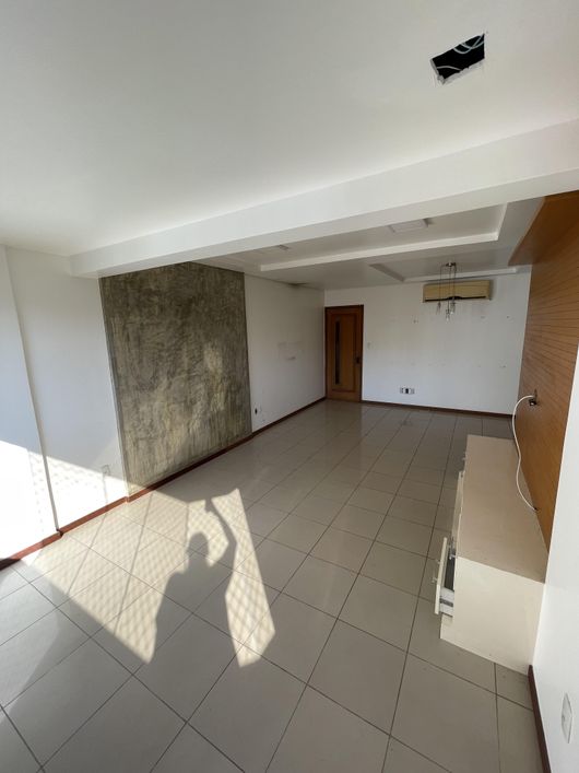 Apartamento para venda tem 105 metros quadrados com 3 quartos em Candeal - Salvador - BA