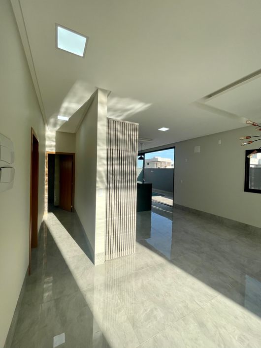 Linda casa mobiliada a venda no condomínio Parqville