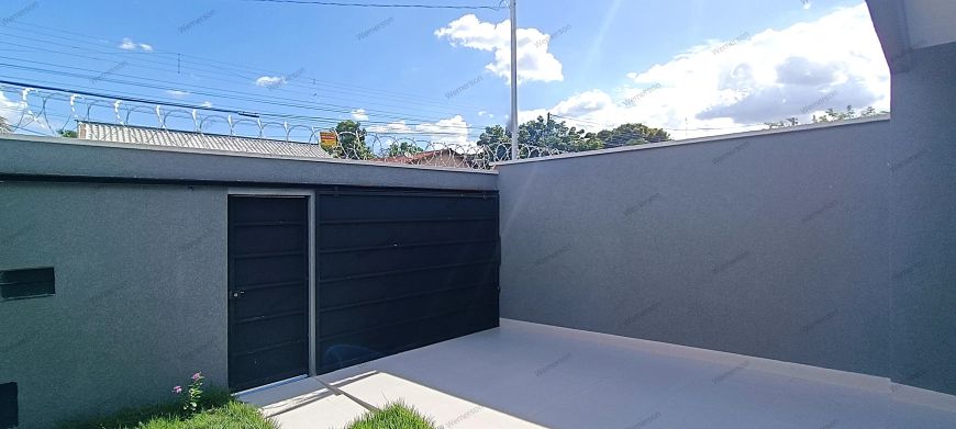 Vendo Casa de 3 Quartos no Papilon - Aparecida de Goiânia Casa de Rua com 3 Quarto(s) e 2 banheiro(s