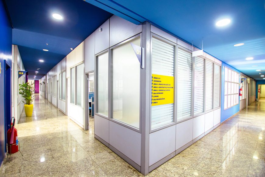 Centro comercial para aluguel tem 500 metros quadrados