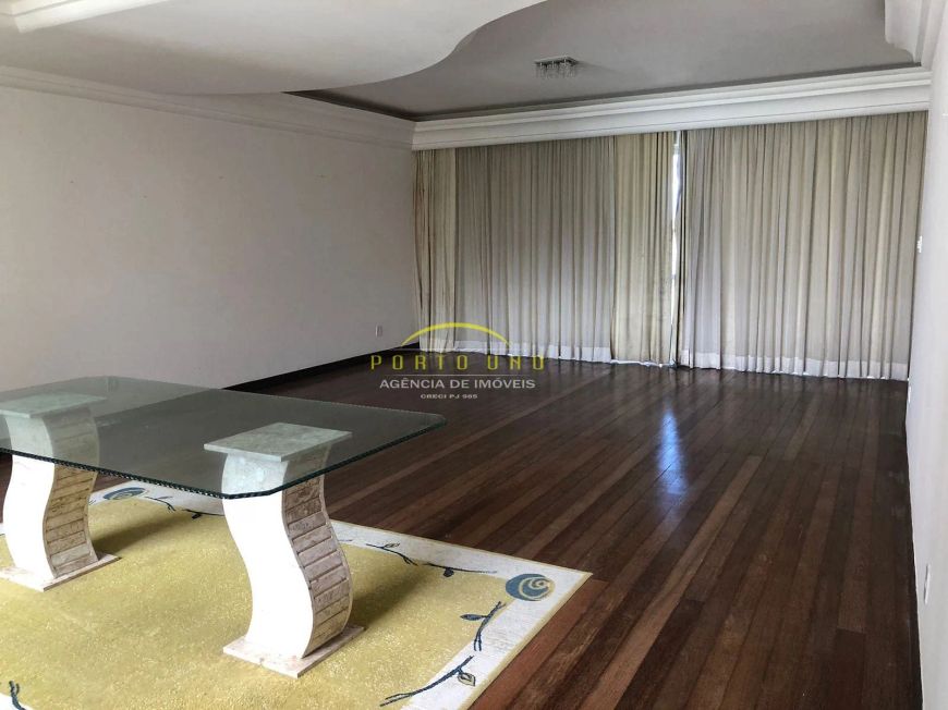 Apartamento de 4 quartos com vista para o Largo do Campo Grande