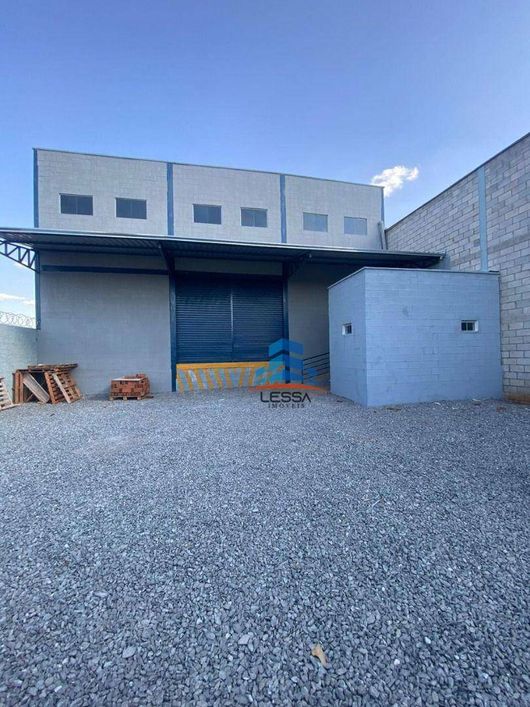 Galpão a poucos metros da BR-153 (1800m² de área total + 525m² de área constrúida)
