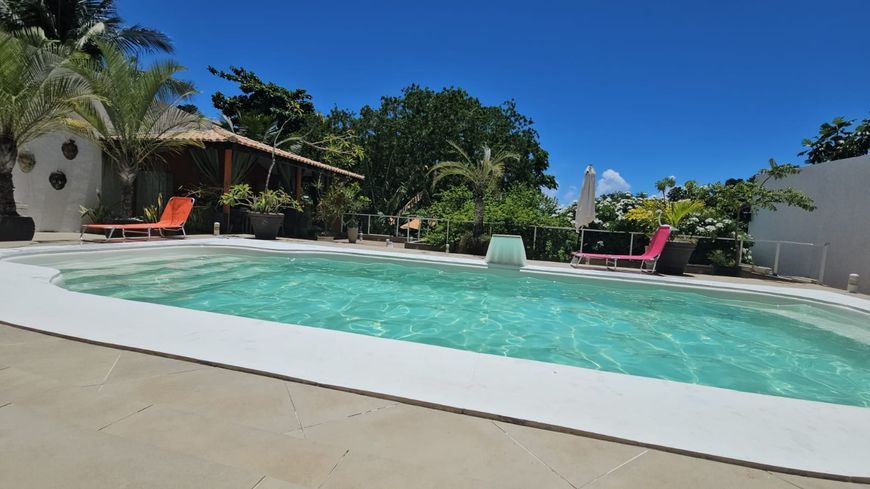 Casa para venda possui 629 metros quadrados com 4 quartos em Patamares - Salvador - BA