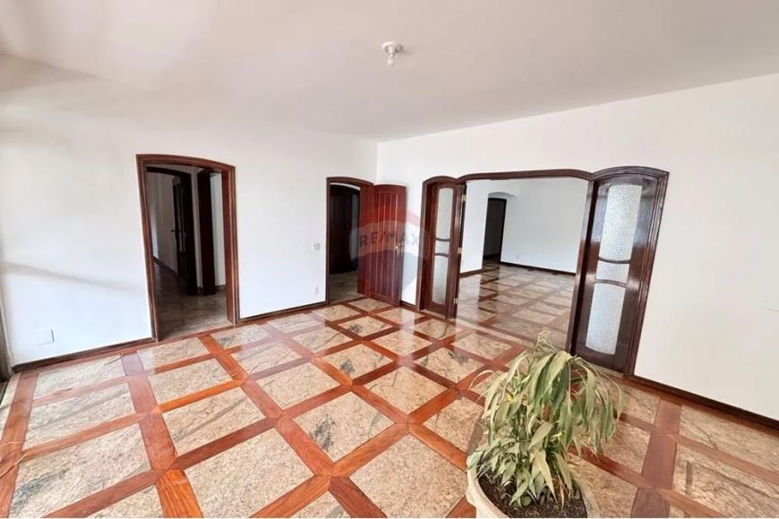 Excelente apartamento de 5 quartos com 2 suítes e 2 vagas de garagem, elevador, apartamento muito am