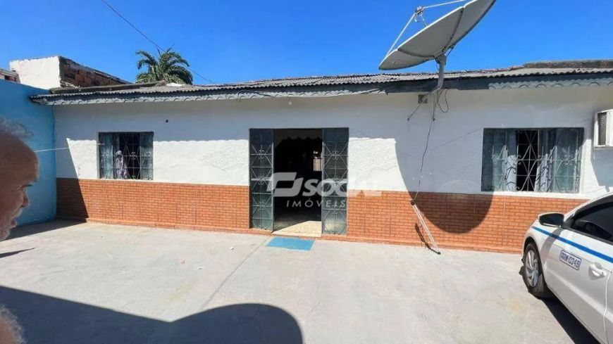 Casa ampla disponível para venda ou locação em frente ao Colégio Bela Vista. R: Governador Valadares