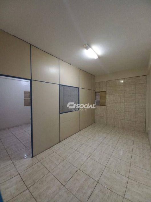 Sala comercial para locação localizada na Av. Campos Sales esquina com Av. 07 de Setembro - Porto Ve