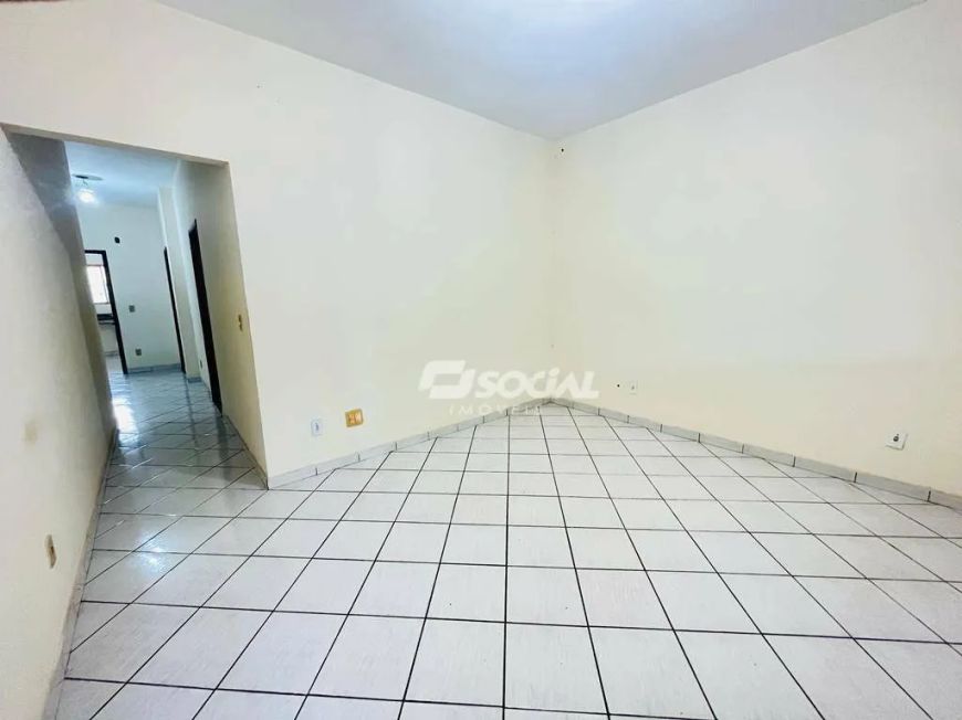 Casa ampla disponível para locação próximo da Av. Amazonas. R: Vespaziano Ramos, B: Agenor de Carval