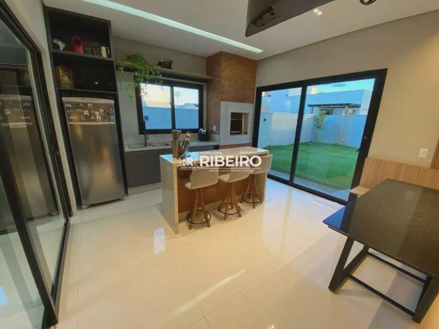 Imóvel para venda tem 220 metros quadrados com 3 quartos em Cidade Jardim - Porto Velho - RO