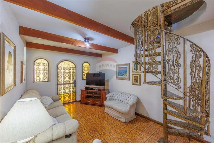 Casa á venda 180m², com 3 dormitórios sendo 1 suíte - Bairro Jardim Aeroporto/SP