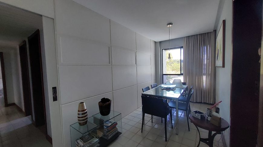 Apartamento para venda possui 236 metros quadrados com 5 quartos em Pituba - Salvador - BA