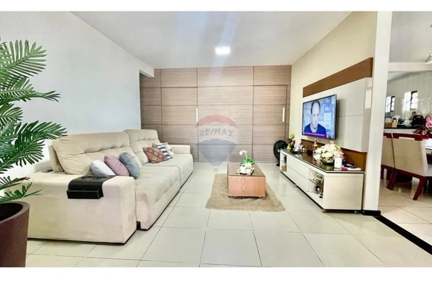 Casa Charmosa com 3/4 sendo uma suíte para Alugar no Cabula.