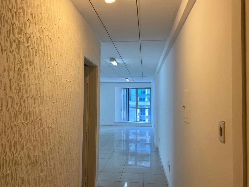 Sala, Comercio