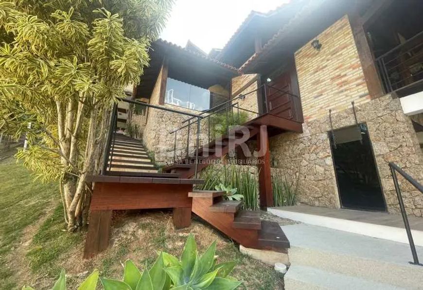 Ampla casa 2 pavimentos em Itaipu, excelente localização
