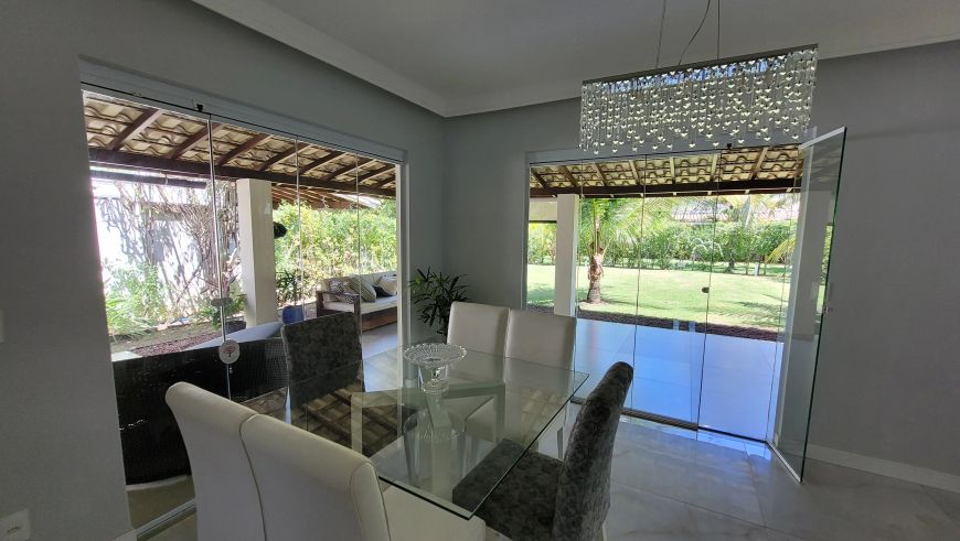 Cód. 589 Itapuã Casa com 4 suítes Reformada e Enorme área Verde