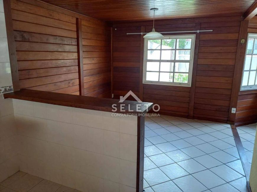 Quatro Casas em Itaipu - Engenho do Mato - Niteroi/RJ