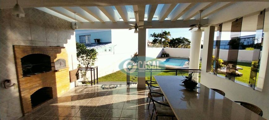 Casa com 05 Quartos, Piscina e Churrasqueira em Camboinhas - Niterói/RJ