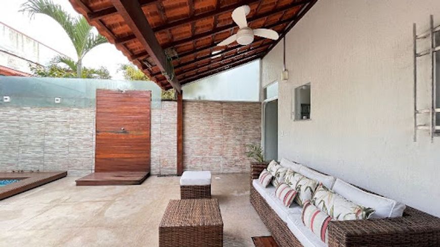 Casa com 03 Quartos à Venda em Itaipu - Niterói/RJ.