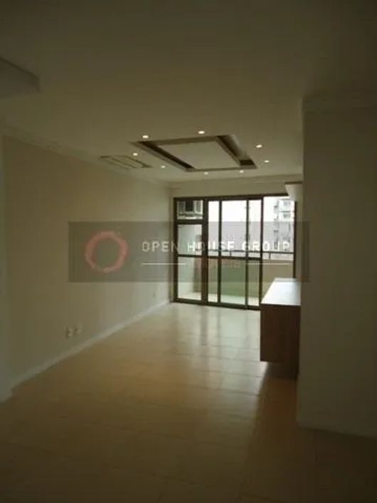 Open House Imóveis vende- Apartamento com 3 quartos decorado indevassado com varandão.