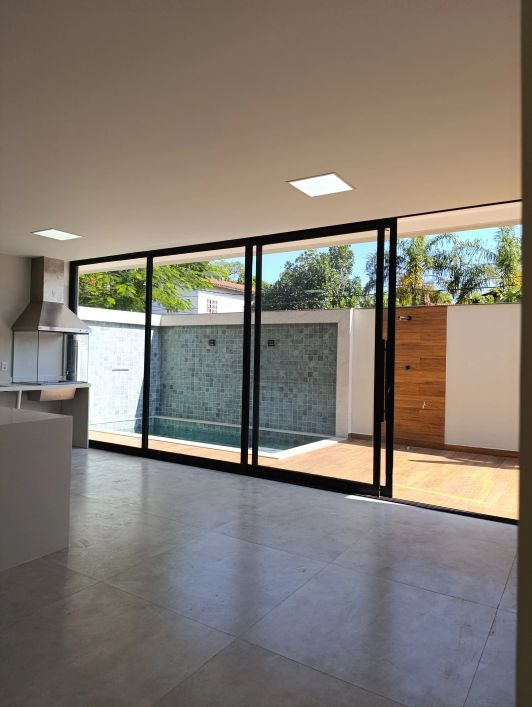 Imóvel para venda possui 190 metros quadrados com 3 quartos em Itaipu - Niterói - RJ