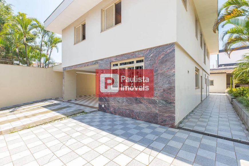 Casa à venda, Com 332m² de Área Útil, São 4 Quartos, sendo 2 Suítes, mais de 6 Vagas de Garagem em