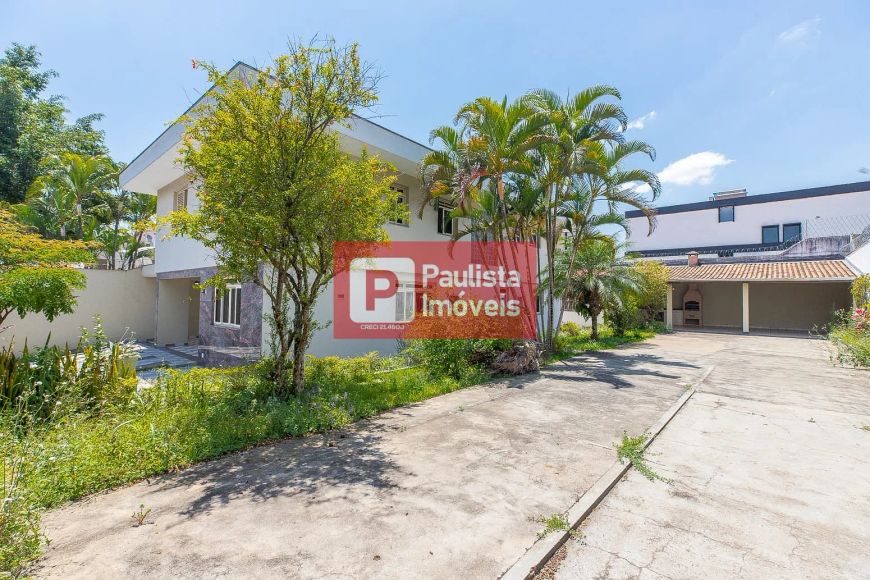 Casa à venda, Com 332m² de Área Útil, São 4 Quartos, sendo 2 Suítes, mais de 6 Vagas de Garagem em