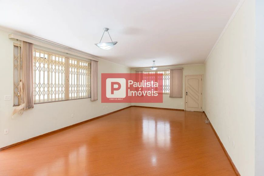Casa à venda, Com 332m² de Área Útil, São 4 Quartos, sendo 2 Suítes, mais de 6 Vagas de Garagem em