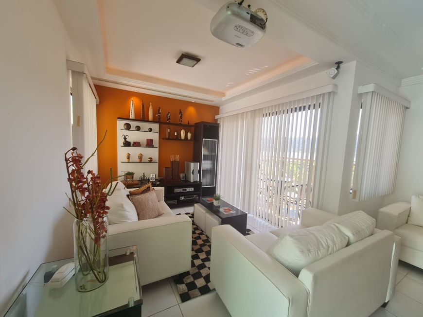 Casa a venda com 7 quartos e lazer completo em Camboinhas - Niterói - RJ