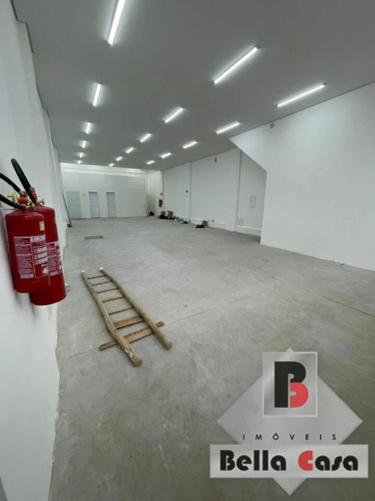 GALPÃO PARA LOCAÇÃO DE 220M² COM 3 VAGAS NO IPIRANGA!