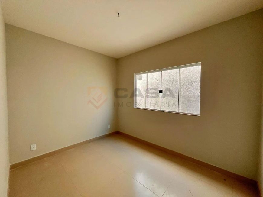 Casa Linear de 3 Quartos com Suíte – A Apenas 500m do Mar