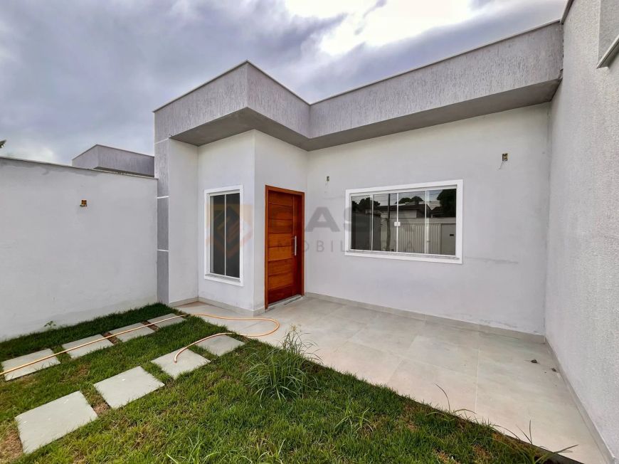 Casa Linear de 3 Quartos com Suíte – A Apenas 500m do Mar
