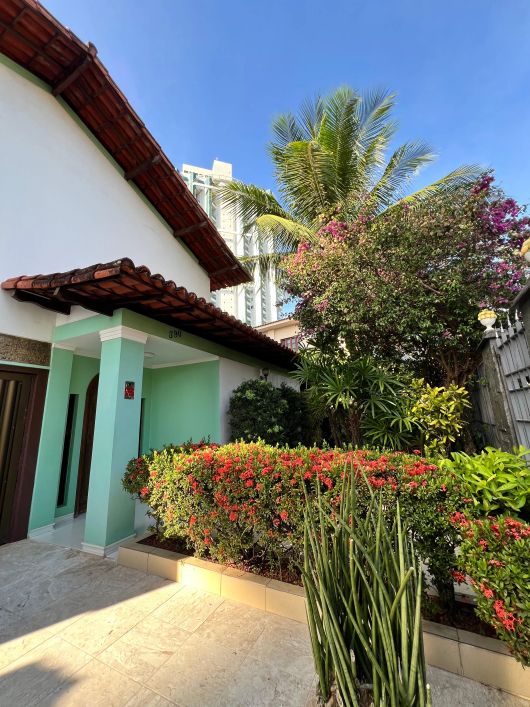 CASA 4/4, 02 SUÍTES EM ALAMEDA FECHADA NO CAMINHO DAS ÁRVORES