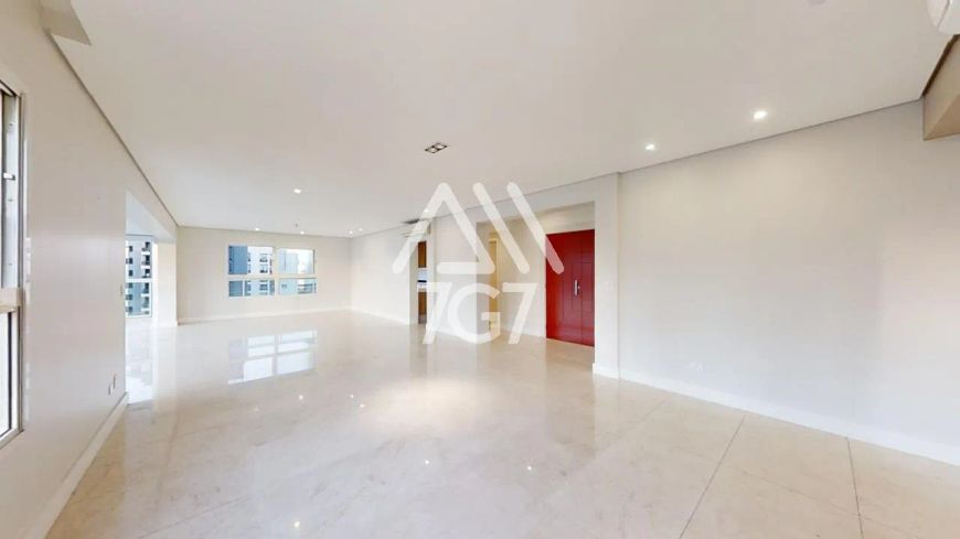 APARTAMENTO À VENDA EM MOEMA