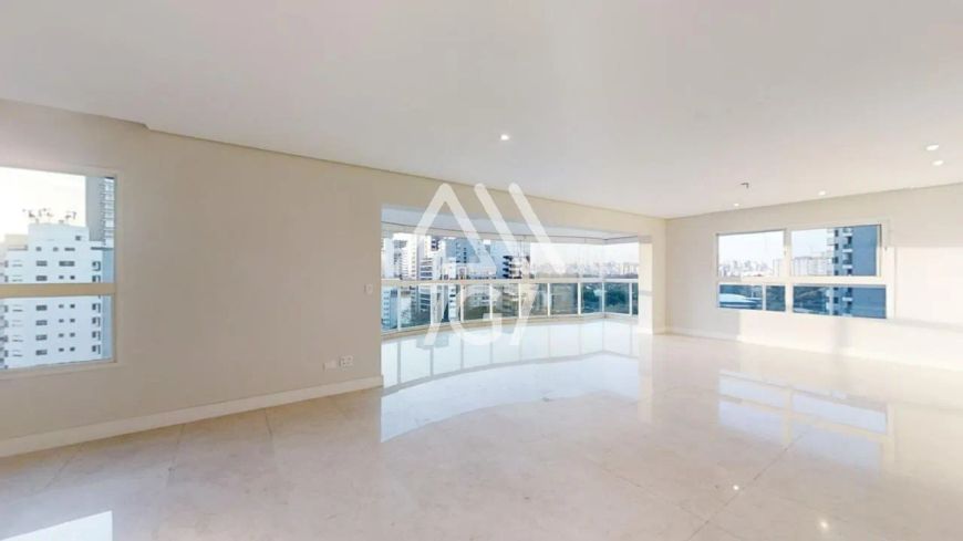 APARTAMENTO À VENDA EM MOEMA
