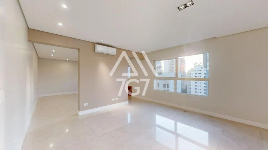APARTAMENTO À VENDA EM MOEMA