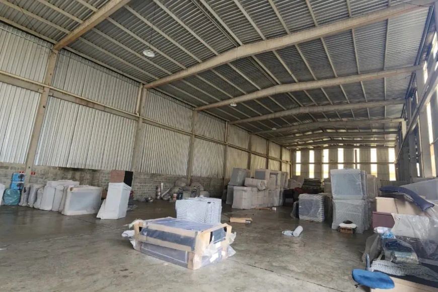 Imóvel para aluguel possui 2600 metros quadrados em Jardim das Margaridas - Salvador - BA