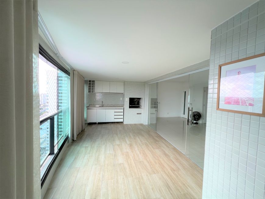 Apartamento na Paralela, Manhattan Soho, 3/4 com 1 suíte e andar alto