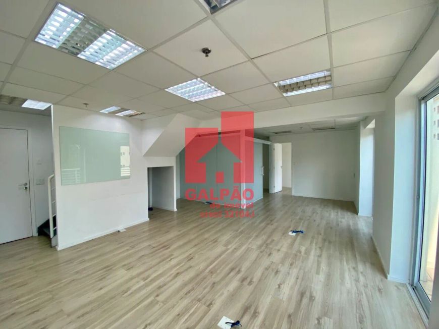 Excelente conjunto comercial duplex para venda e locação em Moema!